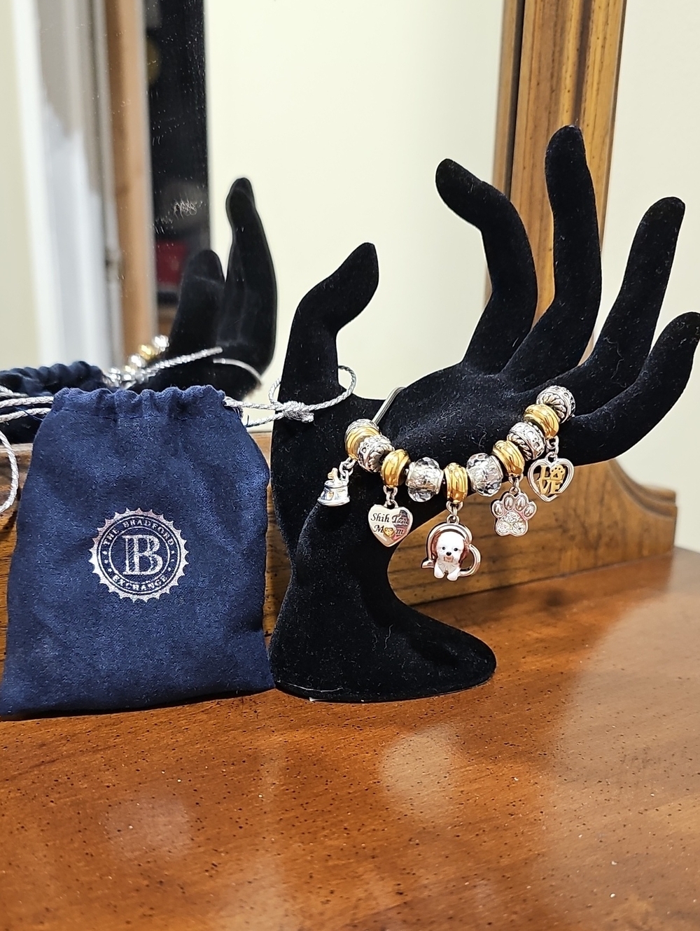 The Bradford Exchange I Love My Shih Tzu Gold &Silver Charm Bracelet Blue Pouch.